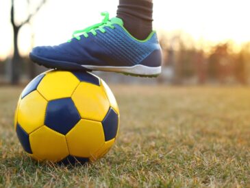 buty do pilki i pilka